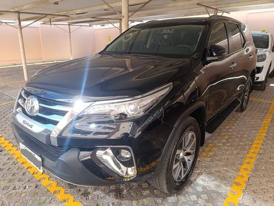 TOYOTA HILUX SW4 2.8 SRX 4X4 7 LUGARES 16V TURBO INTERCOOLER DIESEL 4P AUTOMÁTICO
