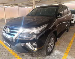 TOYOTA HILUX SW4 2.8 SRX 4X4 7 LUGARES 16V TURBO INTERCOOLER DIESEL 4P AUTOMÁTICO TOYOTA HILUX SW4 2.8 SRX 4X4 7 LUGARES 16V TURBO INTERCOOLER DIESEL 4P AUTOMÁTICO
