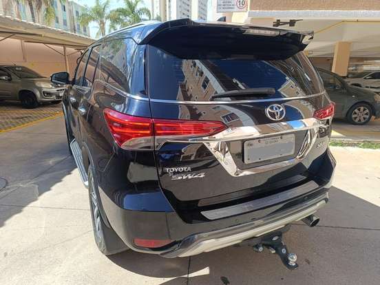 TOYOTA-HILUX SW4-2.8 SRX 4X4 7 LUGARES 16V TURBO INTERCOOLER DIESEL 4P AUTOMÁTICO TOYOTA-HILUX SW4-2019