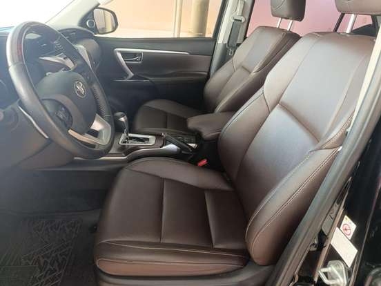 TOYOTA-HILUX SW4-2.8 SRX 4X4 7 LUGARES 16V TURBO INTERCOOLER DIESEL 4P AUTOMÁTICO TOYOTA-HILUX SW4-2019
