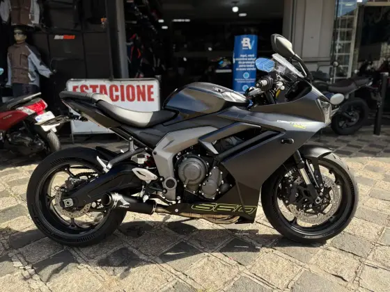 TRIUMPH DAYTONA 660 