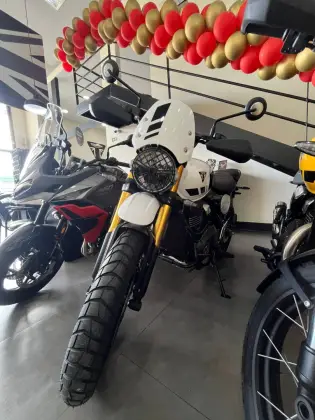 TRIUMPH SCRAMBLER 400 XC 