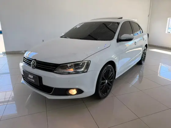 VOLKSWAGEN JETTA 2.0 TSI HIGHLINE 211CV GASOLINA 4P TIPTRONIC VOLKSWAGEN JETTA 2.0 TSI HIGHLINE 211CV GASOLINA 4P TIPTRONIC