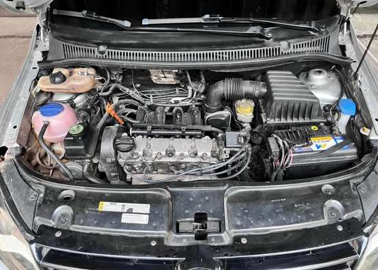 VOLKSWAGEN-FOX-2012