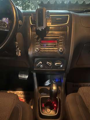 VOLKSWAGEN-FOX-2012