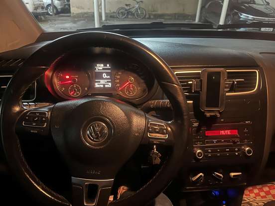 VOLKSWAGEN-FOX-2012
