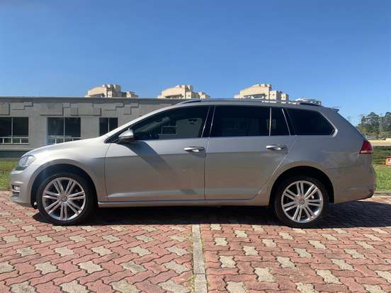 VOLKSWAGEN-GOLF-2015