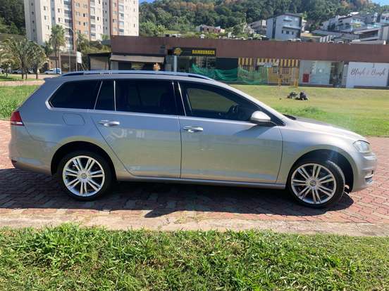 VOLKSWAGEN-GOLF-2015