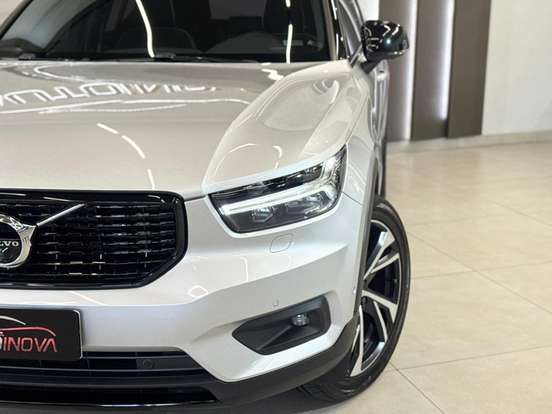 VOLVO-XC40-2018