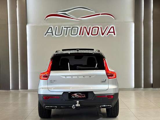 VOLVO-XC40-2018