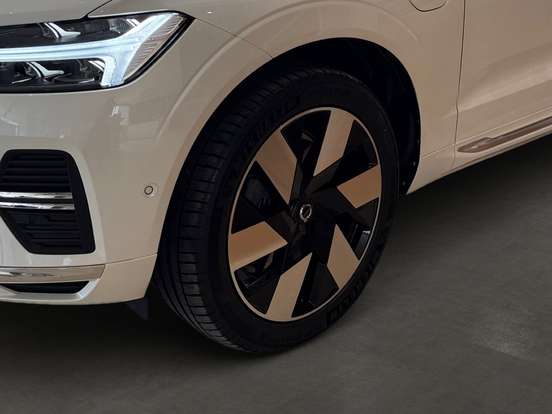 VOLVO-XC60-2024