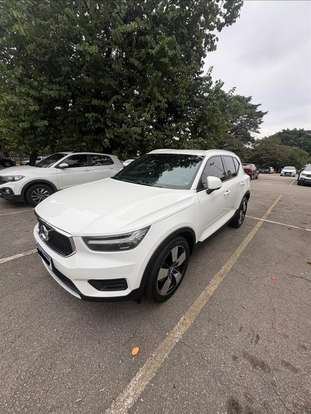 VOLVO-XC40-2018