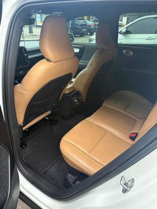 VOLVO-XC40-2018