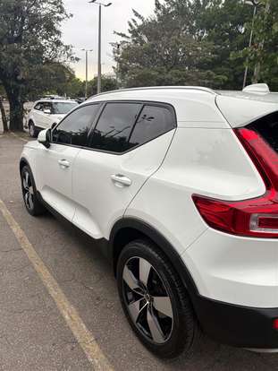 VOLVO-XC40-2018