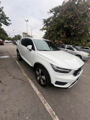 VOLVO-XC40-2018