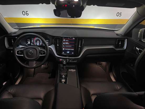 VOLVO-XC60-2.0 T5 GASOLINA MOMENTUM AWD GEARTRONIC VOLVO-XC60-2018