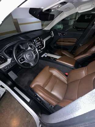VOLVO-XC60-2019
