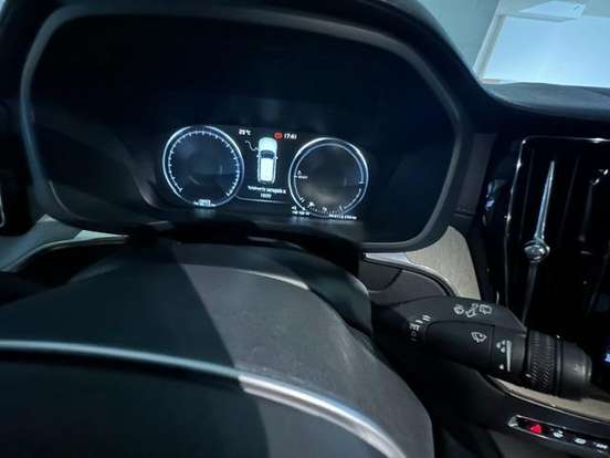VOLVO-XC60-2019