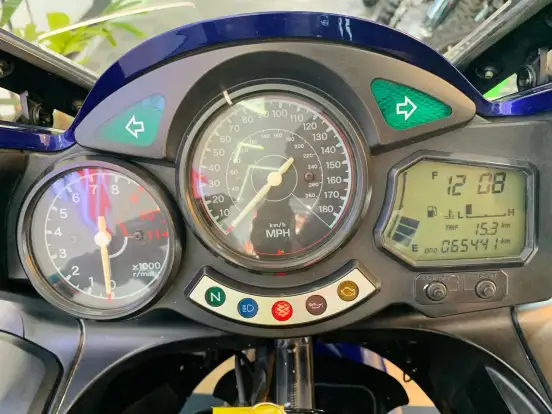YAMAHA-FJR 1300-2004