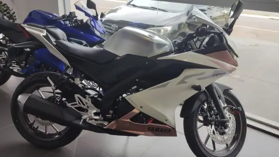 YAMAHA YZF R15 YAMAHA YZF R15