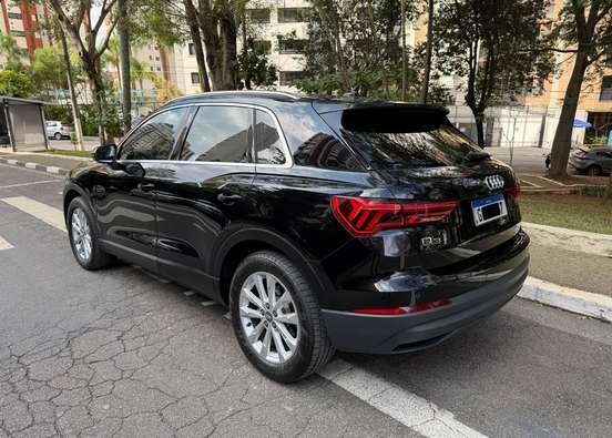 AUDI-Q3-2019