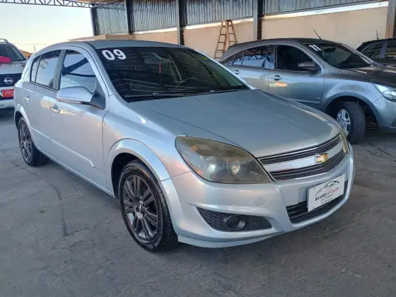 CHEVROLET VECTRA 2.0 MPFI GT HATCH 8V FLEX 4P MANUAL CHEVROLET VECTRA 2.0 MPFI GT HATCH 8V FLEX 4P MANUAL