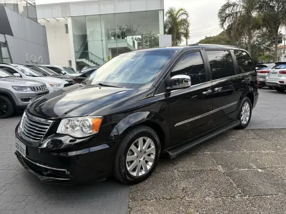 CHRYSLER TOWN & COUNTRY 3.6 LIMITED V6 24V GASOLINA 4P AUTOMÁTICO CHRYSLER TOWN & COUNTRY 3.6 LIMITED V6 24V GASOLINA 4P AUTOMÁTICO