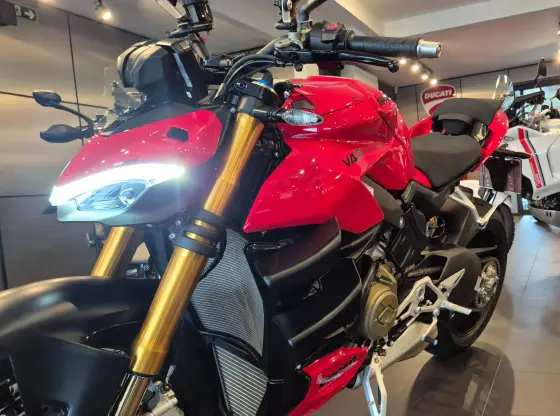 DUCATI STREETFIGHTER V4 S DUCATI STREETFIGHTER V4 S