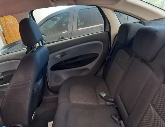 FIAT-LINEA-1.8 ESSENCE 16V FLEX 4P MANUAL FIAT-LINEA-2013