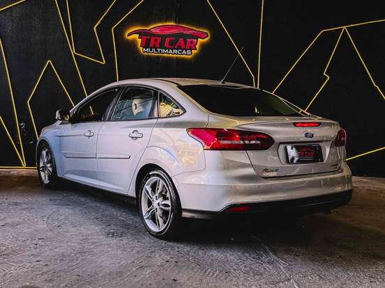 FORD-FOCUS-2015