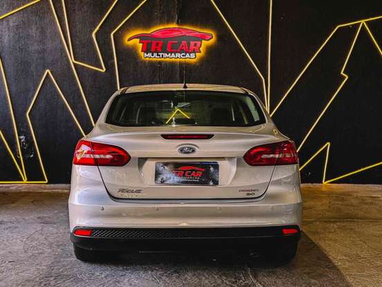 FORD-FOCUS-2.0 SE PLUS SEDAN 16V FLEX 4P POWERSHIFT FORD-FOCUS-2015