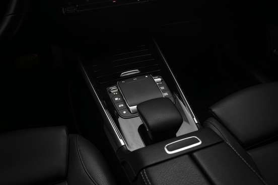 MERCEDES-BENZ-GLB 200-2021