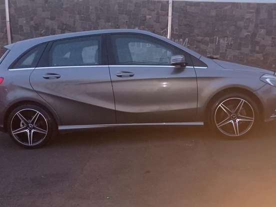 MERCEDES-BENZ-B 200-1.6 SPORT TURBO GASOLINA 4P AUTOMÁTICO MERCEDES-BENZ-B 200-2013