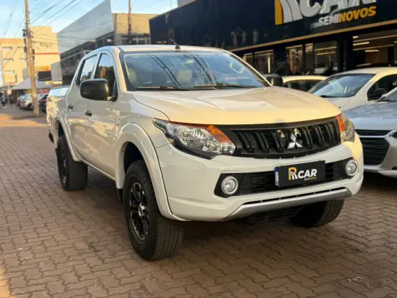 MITSUBISHI L200 TRITON 2.4 16V TURBO DIESEL GLS CD 4X4 AUTOMÁTICO MITSUBISHI L200 TRITON 2.4 16V TURBO DIESEL GLS CD 4X4 AUTOMÁTICO