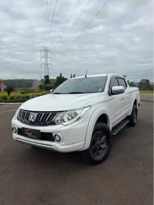 MITSUBISHI L200 TRITON 2.4 16V TURBO DIESEL SPORT HPE CD 4P 4X4 AUTOMÁTICO MITSUBISHI L200 TRITON 2.4 16V TURBO DIESEL SPORT HPE CD 4P 4X4 AUTOMÁTICO