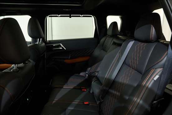 MITSUBISHI-OUTLANDER-2.4 PHEV SIGNATURE S-AWC DHT MITSUBISHI-OUTLANDER-2025