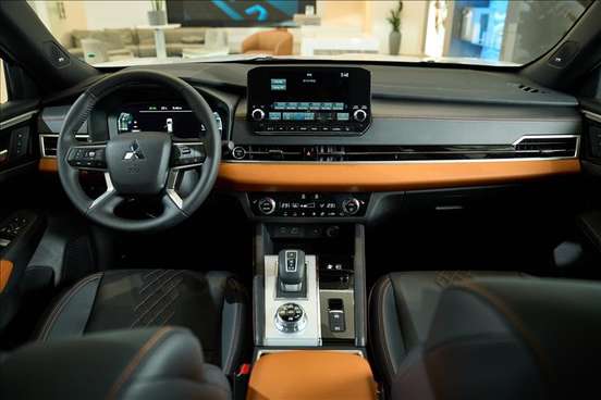 MITSUBISHI-OUTLANDER-2.4 PHEV SIGNATURE S-AWC DHT MITSUBISHI-OUTLANDER-2025