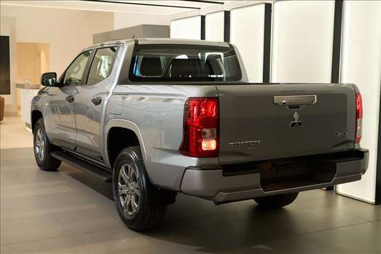 MITSUBISHI-TRITON-2.4 BITURBO DIESEL CD GLS 4X4 AUTOMÁTICO MITSUBISHI-TRITON-2025