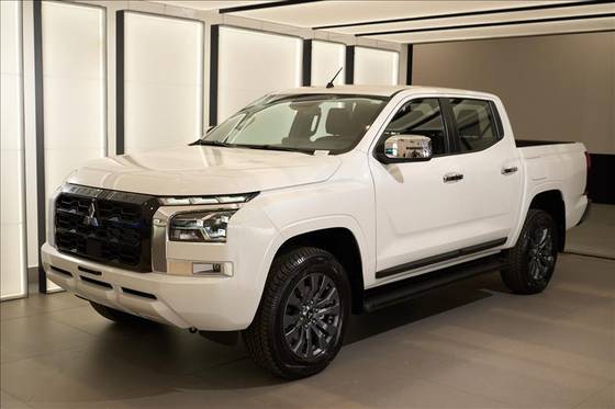 MITSUBISHI TRITON 2.4 BITURBO DIESEL CD HPE 4X4 AUTOMÁTICO