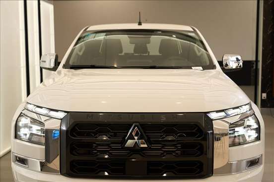 MITSUBISHI-TRITON-2025