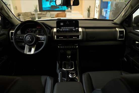 MITSUBISHI-TRITON-2.4 BITURBO DIESEL CD HPE 4X4 AUTOMÁTICO MITSUBISHI-TRITON-2025