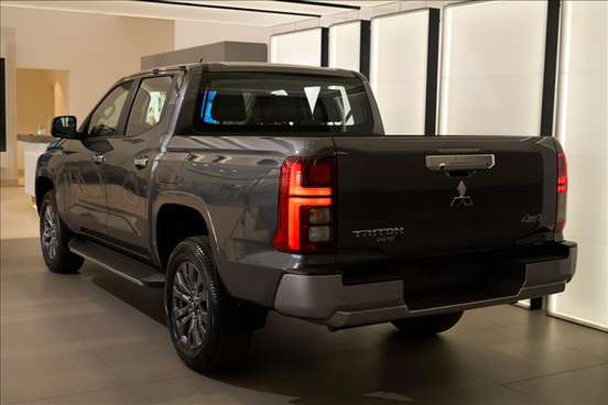MITSUBISHI-TRITON-2025
