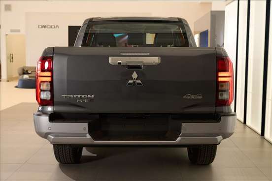 MITSUBISHI-TRITON-2025