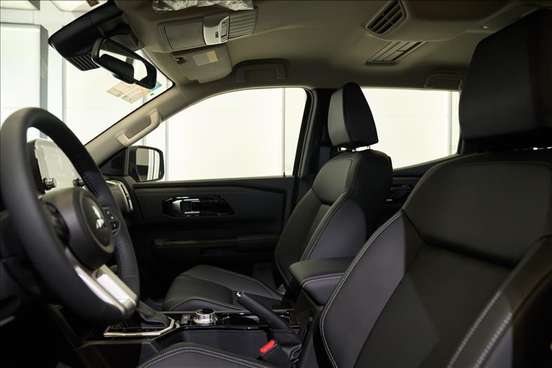 MITSUBISHI-TRITON-2025