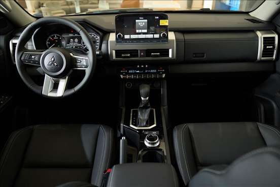 MITSUBISHI-TRITON-2025