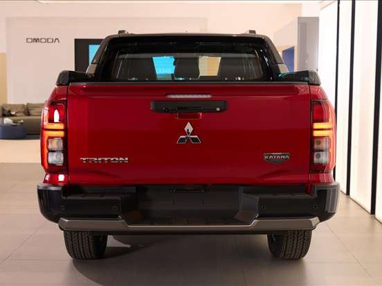 MITSUBISHI-TRITON-2.4 BITURBO DIESEL CD KATANA 4X4 AUTOMÁTICO MITSUBISHI-TRITON-2025