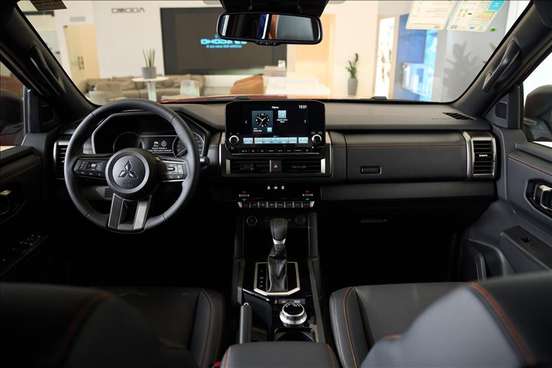 MITSUBISHI-TRITON-2025