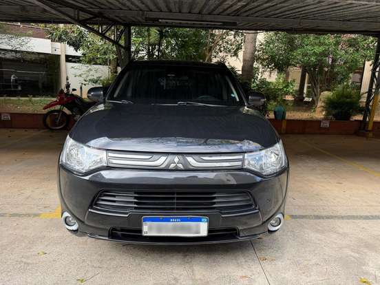 MITSUBISHI-OUTLANDER-2014