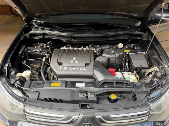 MITSUBISHI-OUTLANDER-3.0 GT 4X4 V6 24V GASOLINA 4P AUTOMÁTICO MITSUBISHI-OUTLANDER-2014