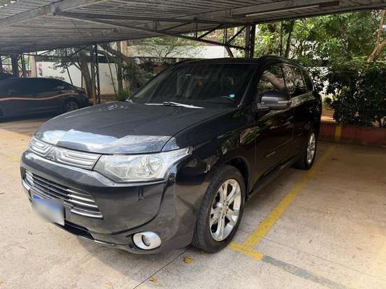 MITSUBISHI-OUTLANDER-3.0 GT 4X4 V6 24V GASOLINA 4P AUTOMÁTICO MITSUBISHI-OUTLANDER-2014